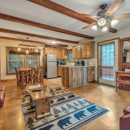Treehouse Between Gatlinburg And Pigeon Forge. Pet Friendly! Екстер'єр фото
