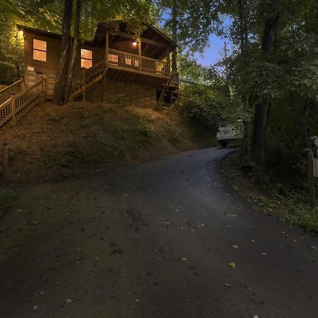 Treehouse Between Gatlinburg And Pigeon Forge. Pet Friendly! Екстер'єр фото