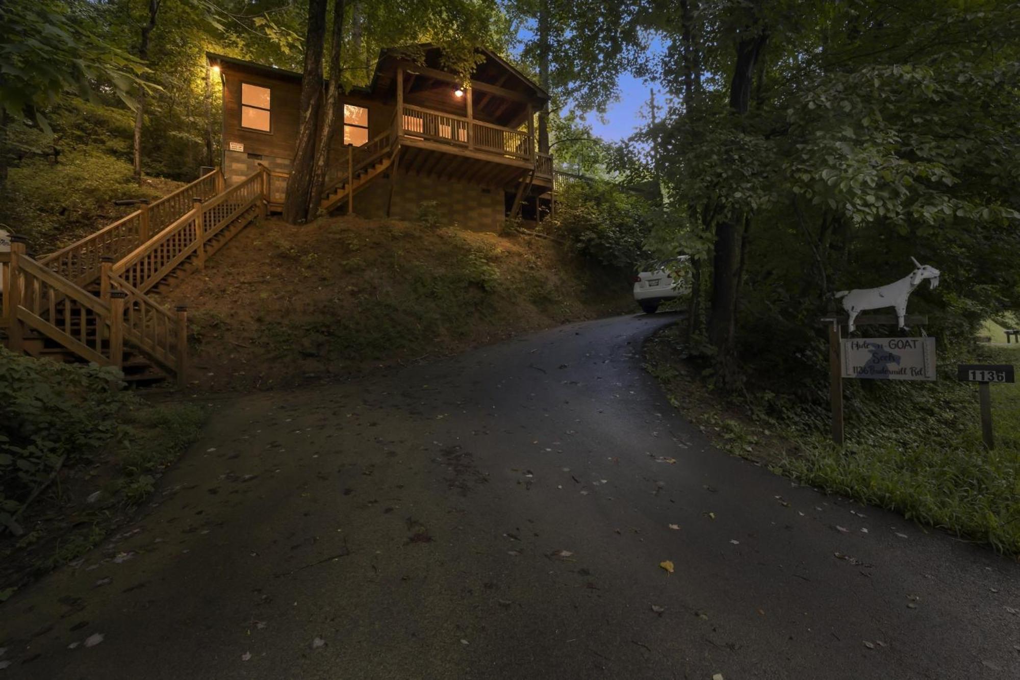 Treehouse Between Gatlinburg And Pigeon Forge. Pet Friendly! Екстер'єр фото